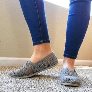 LACE Grey Toms